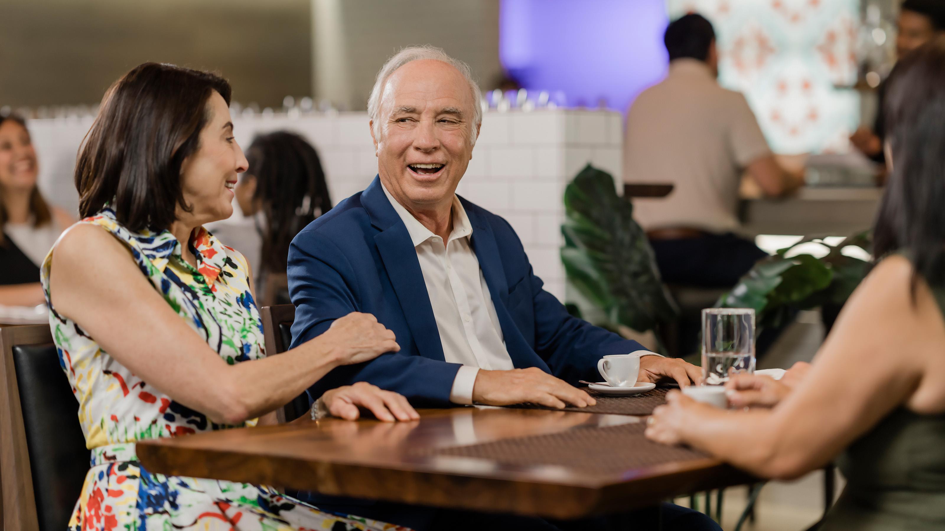 BT_ACHIEVE_man_friends_restaurant_RIE_B158