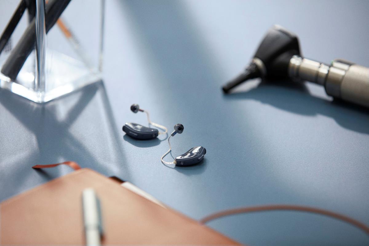 Receiver in ear at clinic | Resound hearing aids