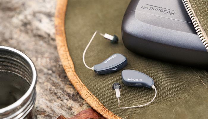 ReSound LiNX Quattro RIE-Hörsysteme und Ladeschale in einer Tasche