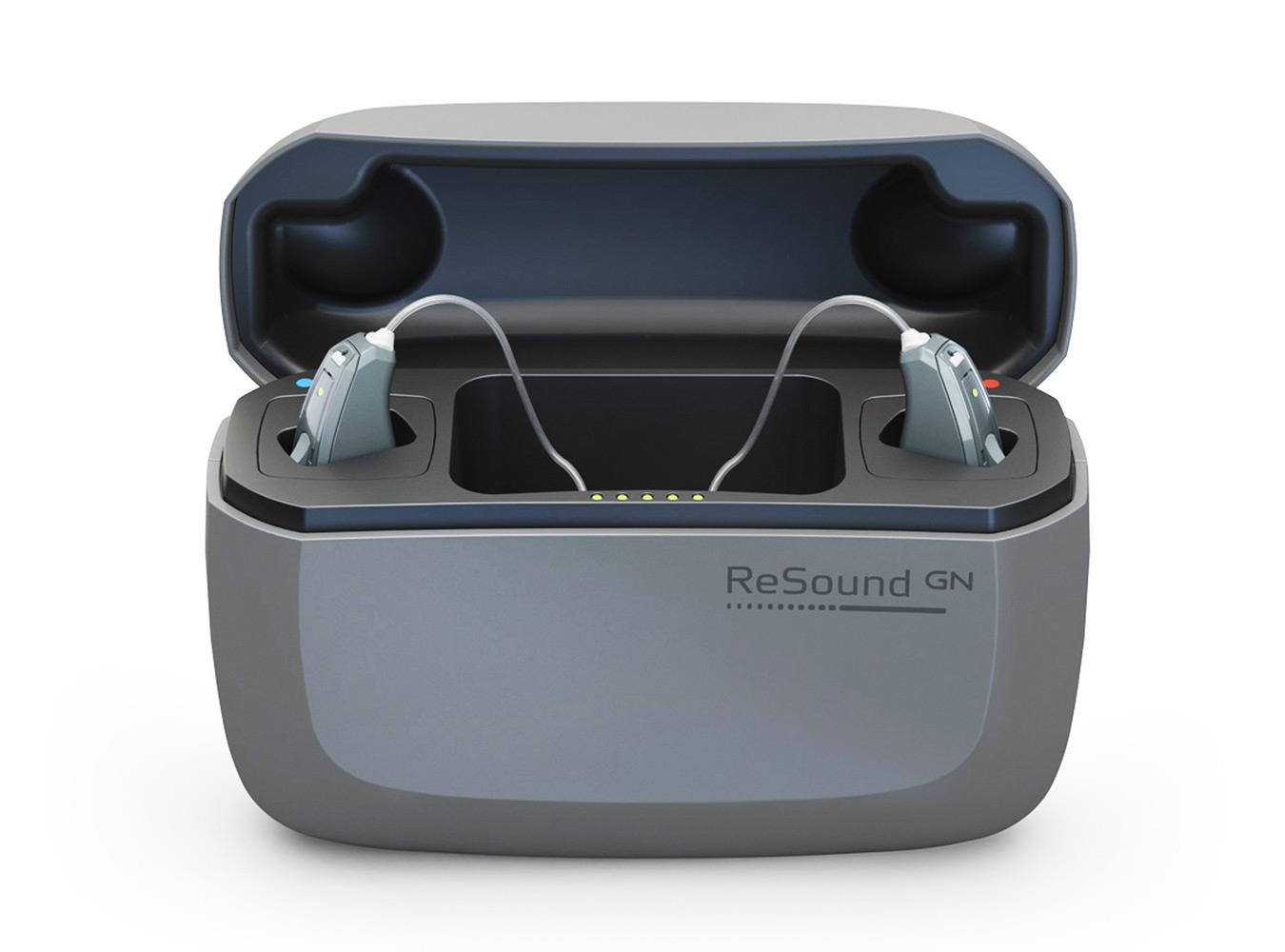 Det intuitive og brugervenlige ReSound LiNX Quattro høreapparat i en oplader